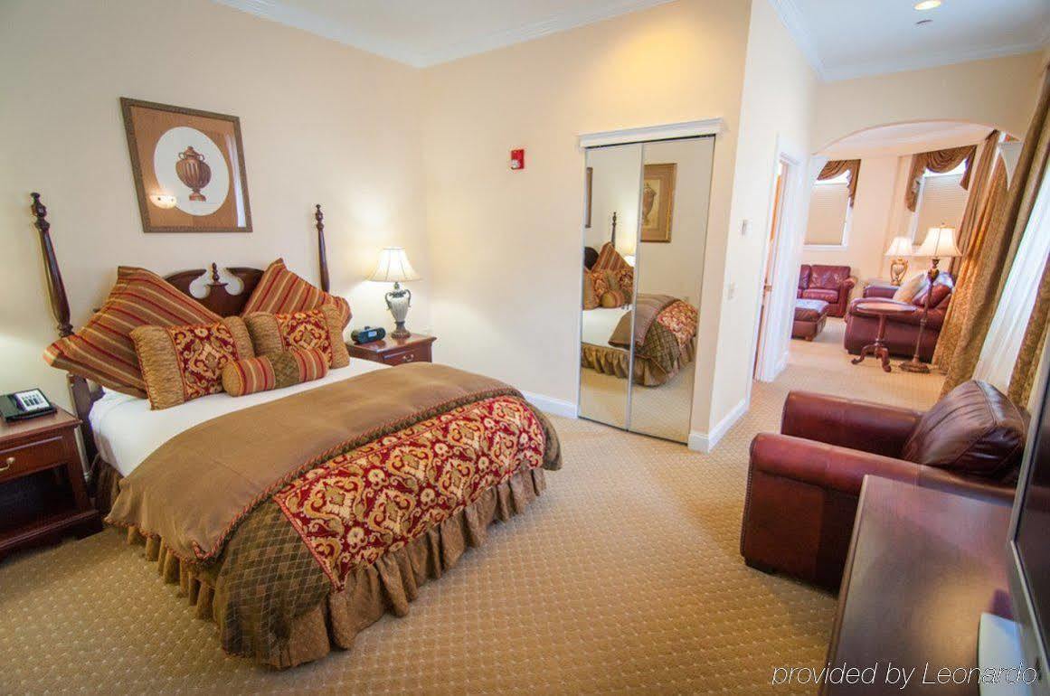 Hotel The 3*